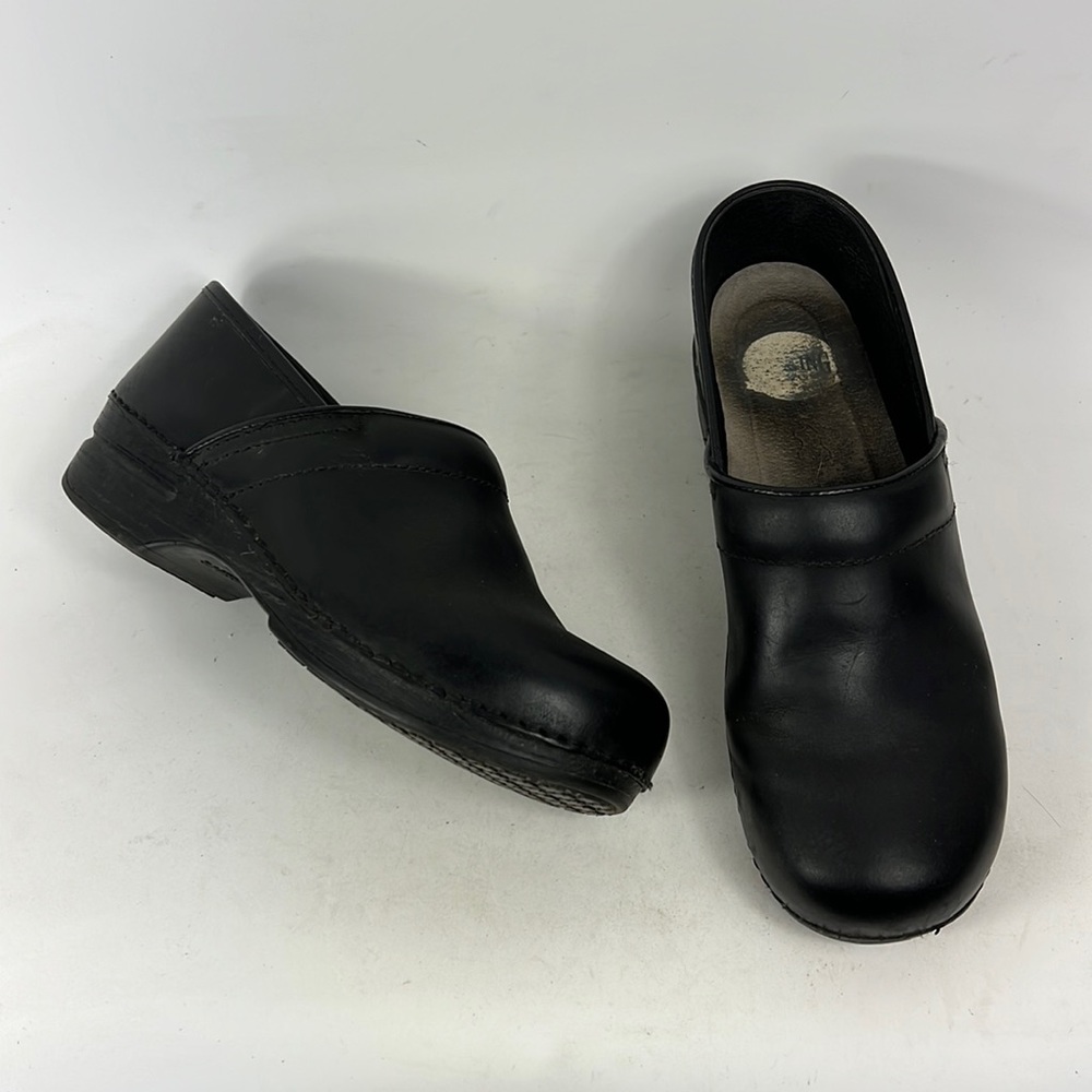 Dansko black leather XP slip resistant minimalist classic clogs us womens 10